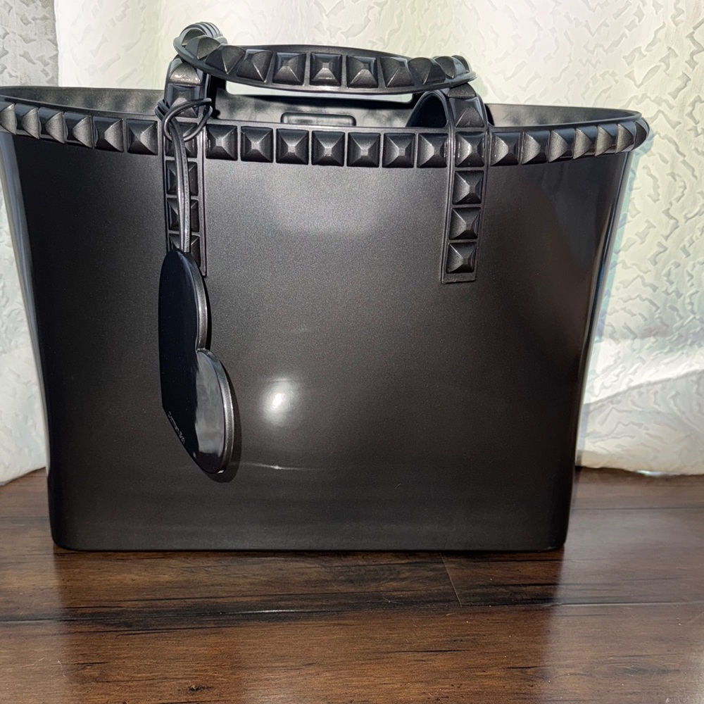 Carmen Sol Metallic grey purse
